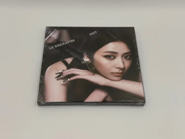 LE SSERAFIM 5th Mini Album - HOT (Compact version)