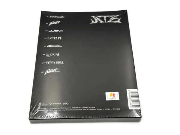 Stray Kids 9th Mini Album ATE (Chk Chk Ver., Boom Ver.)