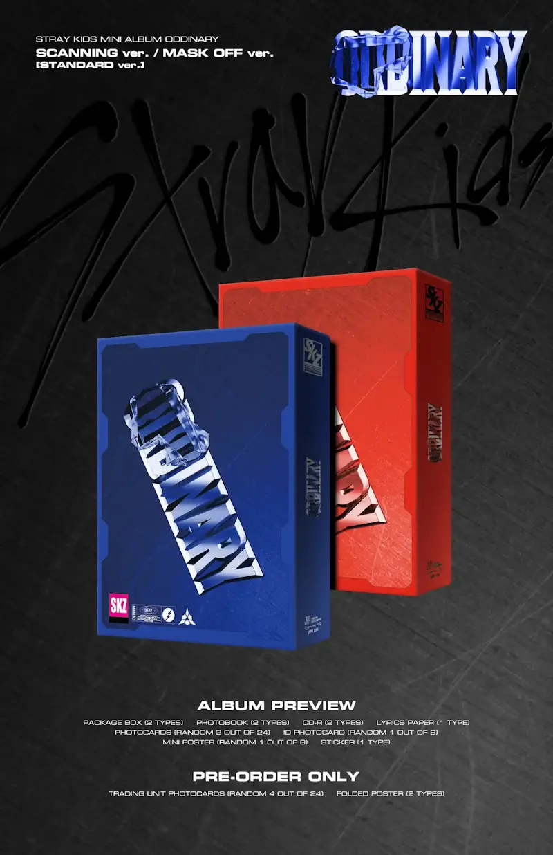 Promoposter voor ODDINARY van Stray Kids met een overzicht van de inhoud van de twee versies: Scanning ver. (blauw) en Mask Off ver. (rood). Beide versies bevatten een package box, fotoboek, cd-r, lyrics paper, willekeurige fotokaarten, een ID-photocard, mini-poster en sticker. Onderaan staan de pre-order extra’s afgebeeld: trading unit photocards en een gevouwen poster. De poster toont voorbeeldafbeeldingen van de inclusions op een zwarte en grijze achtergrond met het ODDINARY-logo bovenaan.